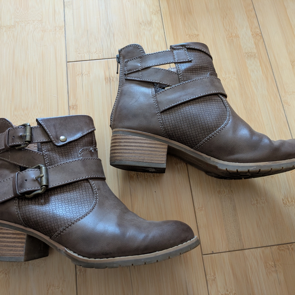 Brown Heeled Boots with Buckle Straps